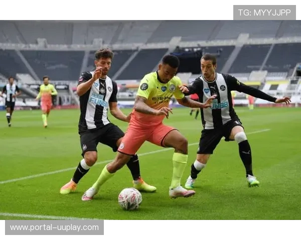 美因茨老将阿米里点射破门后指天悼念恩师